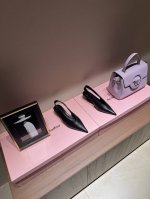 360 Toteme 25 春夏新款 尖头 后空凉鞋 拖鞋 坡跟穆勒鞋 进口皮高级舒适，配女神们的半身裙，不规则的弧形尖头，晚宴系列专属高跟鞋 贯穿整季Look