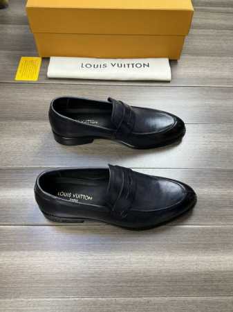 Louis Vuitton 路易威登 -高端品质 原单 -鞋面：纳帕小牛皮、外合车缝线、品牌横担装饰 -内里：水染牛皮 -大底：超轻tpr 橡胶; 成型大底 - - 点击图像关闭