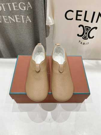 顶级出厂 Loro Piana* 诺悠雅LP 新款勃肯平底鞋休闲鞋，脚感超级舒适 一天可以暴走两万步的鞋子 超级百搭款！ 超级轻便的平底鞋～兼具时尚与舒适，软乎 - 点击图像关闭