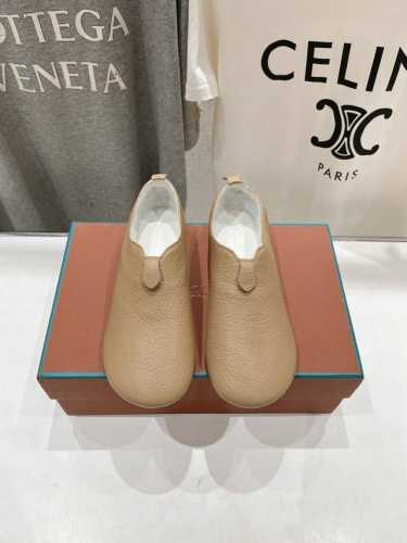 顶级出厂 Loro Piana* 诺悠雅LP 新款勃肯平底鞋休闲鞋，脚感超级舒适 一天可以暴走两万步的鞋子 超级百搭款！ 超级轻便的平底鞋～兼具时尚与舒适，软乎