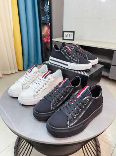 出厂价P Dsquared2 国际品牌第二次方 百年纯熟意式韵再创经典版型设计简单时尚素雅大气选料考究 原厂工艺技术制作 鞋面采用特殊材料拼接超柔软半气垫大底上