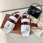 拖鞋 凉鞋 代购版 Loro Piana LP Sprightly Charms系列 方头凉拖鞋 凉鞋材质：面料原版牛皮，牛皮内里及垫脚进口真皮大底码数：35-