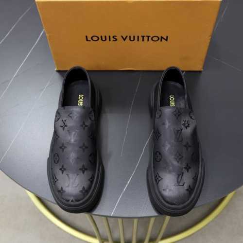 出厂价： 品牌：Lv路易威登 标准码：38–44 45定制 等级：官网同款 材料：原版品牌防水面料 加厚羊皮内里 轻便柔软耐磨大底 款式类别：男士时尚休闲鞋 尊
