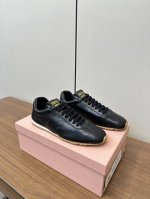 Miumiu 2025早春新品 德训鞋 棒球鞋 Miu Miu 缪缪大秀上爆出的这双球鞋 后全球各大代购官网火爆上市.简单很随意不羁又能体现单宁美感，整双鞋子设