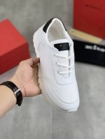 工厂P价 实价 Kiton高端奢品，男士休闲运动鞋，鞋面由小牛皮配透气网布制成，皮质柔软细腻，鞋舌刺绣Kiton微标，白色轻质原版大底，提供舒适脚感！ Size