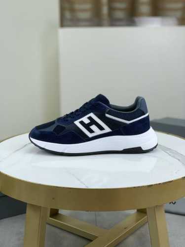 工厂价 顶级版本 Hogan 霍根 H630系列新款拼色运动鞋 这款运动鞋汲取复古元素，糅合篮球运动设计和品牌传统风格。采用光滑小牛皮革鞋面，拼缝绒面皮革，侧边