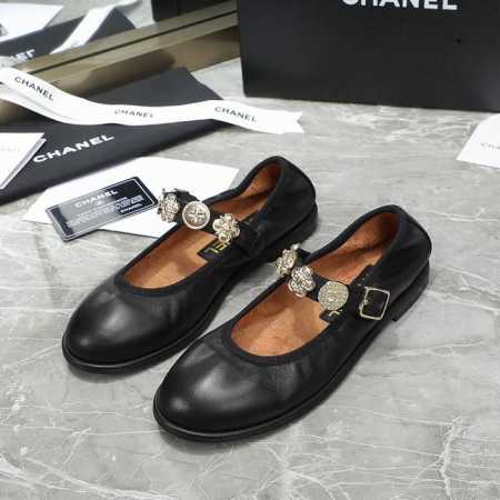 布面 皮面 顶级版本 Chanel 香奈儿 秋冬新款手工复古金币玛丽珍单鞋 材料面料：牛皮 布 内里：羊皮 大底：原版真皮大底 跟高：1.5Cm 码数：35-4 - 点击图像关闭