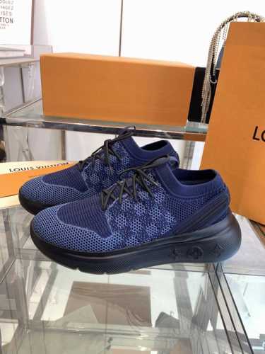 Louis Vuitton 2025新款 休闲运动鞋 鞋面复杂飞织工艺现已火爆登场，形状压花拼接原图案，原版原材料，面料，原版飞织！内里原版订制！1:1大底开模