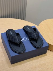Dior 顶级 Size39-44 38.45定做 迪奥 Dior Alias男士牛皮拖鞋 这款 Alias 凉鞋夏季新品，彰显休闲高雅的风范。采用粒面牛皮革、