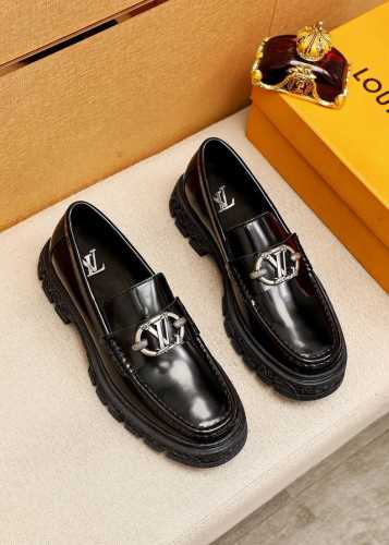 原单 Louis Vuitton 路易威登 新款～时尚商务正装男鞋原单品质，高端精品细节精致考究，采用进口意大利头层开边珠牛皮鞋面舒适的水染牛皮内里原版大底，穿