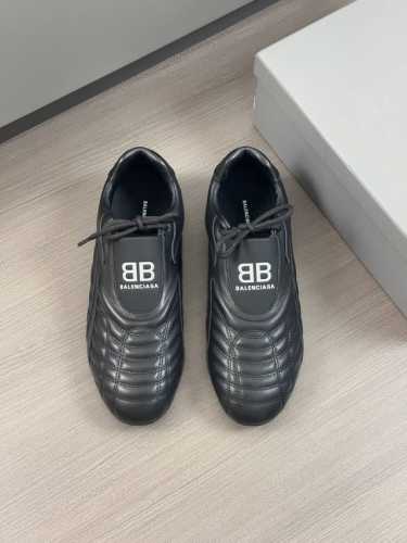 BALENCIAG 顶级P: Size：35-44 女41.42，男38.45定做 BALENCIAGA 巴黎世家秋季低帮舒适休闲鞋，轻盈又舒适，上脚秀气 鞋面