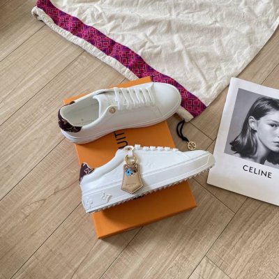 橙子出厂价p louis Vuitton 路易威登 Lv新款小白鞋 吊坠休闲鞋板鞋 码数 35-41