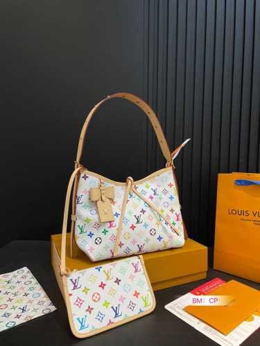 配折叠礼盒 Lv Carryall Lv尤物人间白三彩真漂亮啊白三彩系列每一只都值得收藏，又可以搭配俏皮可爱下次想试试洒脱一点穿搭彩色老花 五彩缤纷的少女心满出