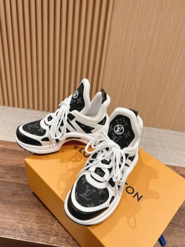 橙子出厂价p louis Vuitton 路易威登 Lv新配色 休闲老爹鞋 弓形运动鞋 不断的新品系列加入了更多配色细节 少女心爆棚 尽显青春活力 日常穿搭超级