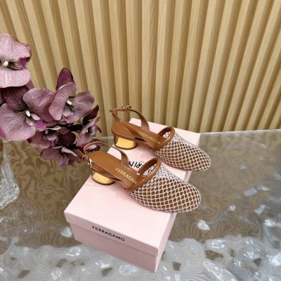 ferragamo 菲拉格慕25Aw早春新品 网面金属圆跟 凉鞋 时尚百搭 居家 逛街 旅行必备款 脚就能感受到小羊皮那柔软细腻的触感 鞋子轻盈Q弹 透气吸汗