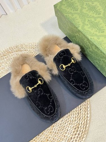全新升级顶级版本 GUCCI 系列2024专柜最新色来了～托斯卡纳羊毛拖 细节面料采用原版材质 经典时尚托斯卡纳羊毛 毛拖系列 3D打印皮面 原版羊羔毛鞋面 原