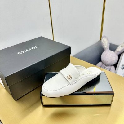 厂价 2025小香 本季秋冬季必备单品 香奈儿秋冬重工爆款 小红书力推款 怎么搭配都好看 时髦精必备 香奈儿女士钟爱简约又难以抗拒系搭配展现与众不同的穿搭风格