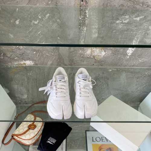 搭配袜子另+15 Maison Margiela × Reebok联名款分趾鞋 马吉拉锐步全新联名再度来袭 整体造型相当抢眼 个性十足上脚绝对是帅到没朋友 码数