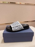 工厂p价 专柜同步Dior 迪奥 顶级代购新款拖鞋同步发售 意大利进口原单材料 全进口羊皮内里 鞋底 原厂特供原版底 独家活动成型底超级舒适 原厂跟单货 高品质