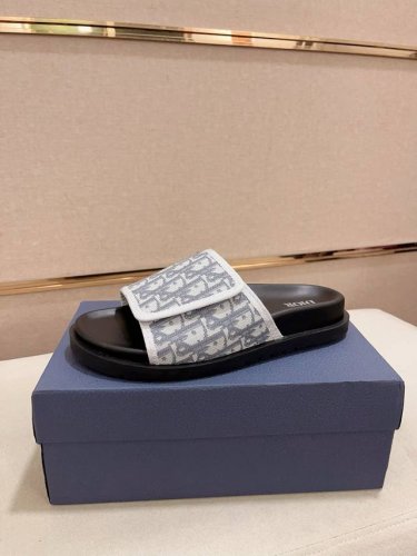 工厂p价 专柜同步Dior 迪奥 顶级代购新款拖鞋同步发售 意大利进口原单材料 全进口羊皮内里 鞋底 原厂特供原版底 独家活动成型底超级舒适 原厂跟单货 高品质