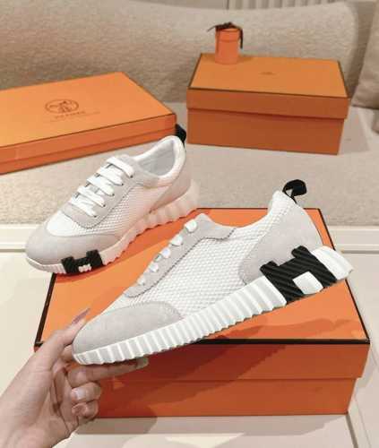 Hermes 顶级版本#新色P 爱马仕H家经典情侣款 休闲运动鞋 情侣款休闲之履运动老爹鞋结合高科技帆布与麂皮山羊皮，在橡胶鞋底上饰以夸张“H”字母，斜体设计和