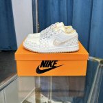 新配色Air Jordan 1 low 乔一低帮复古篮球运动鞋 Size：36 36.5 37.5 38 38.5 39 40 40.5 41 42 42.5