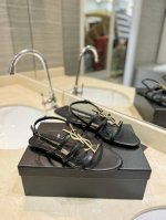 工厂直销 Saint Laurent 圣罗兰 Ysl爆款高跟凉鞋。金属Logo凉鞋顶级品质，鞋面进口牛漆皮 牛皮，垫脚羊皮，意大利真皮大底。平底，Size 35