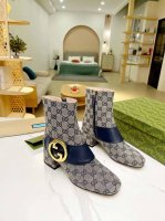 出厂价 新版古琦gucci 热卖中.. 特显复古英伦风，正面logo布标装饰。 跟高：6Cm 面料：进口牛皮 开边珠 垫脚：升级牛里 颜色：黑色 码数：34-4