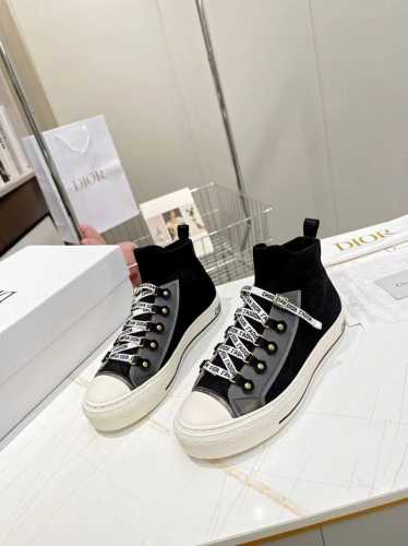 顶级正确版本 Dior 迪奥 最新飞织袜子鞋 顺应复古市场的趋势的 Dad Shoes风格鞋款鞋舌上的dior标志，鞋面运用了质感细腻的皮革和飞织全毛面材质拼接