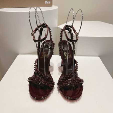 顶级版 Christianlouboutin路铂廷 Cl斜带铆钉平底凉鞋 全原版一比一开模定制，铆钉面里都是同色，非凡订制，绝非凡品！ 面料：原版同色柳钉，原版 - 点击图像关闭