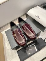 Saint Laurent圣罗兰经典乐福小皮鞋、超级超级无敌火爆的一个款这款我们家每个版面的五金扣都要开模1:1定制！大小质感与原版完全一致鞋面材质采用进口开边