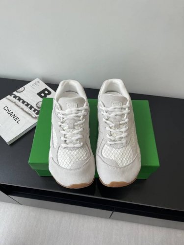 男款10Bottega Veneta 爆款 Bv Orbit 情侣款休闲老爹鞋 超轻便超舒适的复古风运动鞋 女明星们都在穿的时髦单品 采用进口科技材料搭配网面
