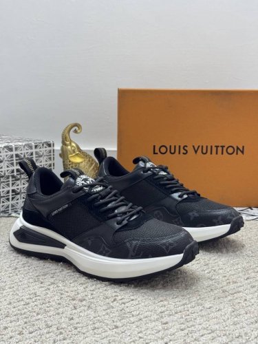 出厂价p 实价 男士精品 Boss 新款原版休闲鞋本款是官方主打经典款，1:1质量，原厂名师制作，采用帆布拼接牛皮透气网里。完美楦型，大方时尚的设计，多色可选！