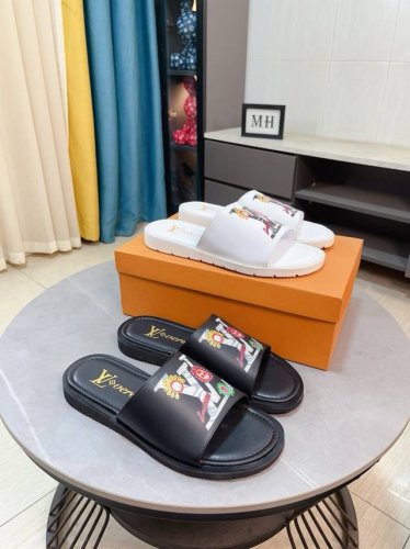 出厂价P Lv 多色新款男士拖鞋 ，原单品质顶级版 ，原版专用牛皮磨砂内里侧羊皮，防滑组合底，步履更稳，更舒适轻便，高档大方，码数:38~44