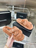 厂价 CHANE* ｜小香经典毛毛拖鞋 “抢先穿”系列 行走的羊咩咩毛茸茸的实在是太可爱太舒服啦！简洁、精美风格的小香是很多女孩的心头好上脚美炸了 采用澳洲进口