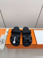 出厂女款330男款230 高版本 H家 秋冬新款 Herme*S最近火到不行的情侣款二舅鞋- 凉鞋,搭配各种彩色袜子，潮爆了 鞋面：进口防水真丝布面 内里：进口
