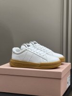 顶级品质 Miu Ss24 New Arrival～ Miu24春夏德训鞋，麂皮版面 精致中露出随性氛围 脚感满分 Size 35-41 需额外 外盒和手提袋+