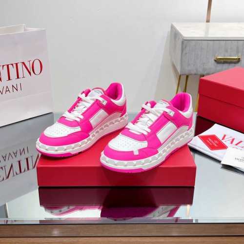 顶级代购版本 跑量不议价 情侣款华伦天奴 Valentino Garavani Freedots男士运动鞋将滑板休闲鞋 男士女士真皮板鞋 认准我家细节实拍 购入