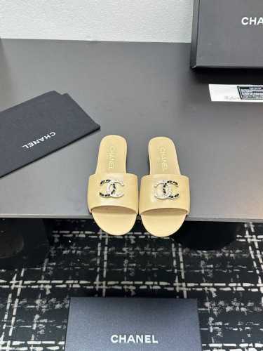 小香25 A春夏 小单鞋 专柜品质 每年必入的经典款之一！设计 更加彰显和品味～所有材质都根据原版定制！购入正品开发。万能百搭神器，夏日沙滩,耐造款。 面料：