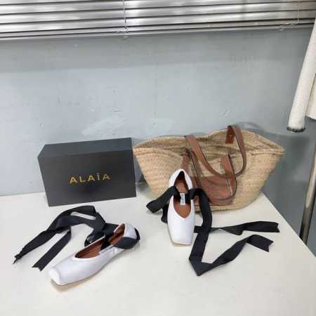 高品质出厂 ！小众潮牌ALAIA 春夏新款猪鼻子芭蕾舞绑带极简平底单鞋！绑带两穿可拆！ 独家新品 法式优雅 甜酷芭蕾风 浪漫又迷人 超级舒适百搭 鞋面ZP订制牛 - 点击图像关闭