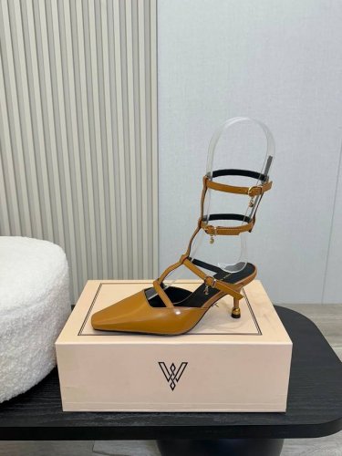 vanda Novak 小众独家 耗时3个月研发 鞋跟独特设计酒杯 重磅系列 众多联手意大利品牌 推出高级感满分的鞋款系列 火遍Ins神仙绝美神靴，海外博主疯狂