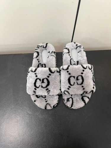 Gucci 最新24ss印花羊毛拖鞋 欧洲进口A级羊毛 与原版一致满鞋全部采用纯羊毛 鞋面和垫脚logo采用混种羊皮， 大底与原版一样的TPU材质底片耐磨防滑