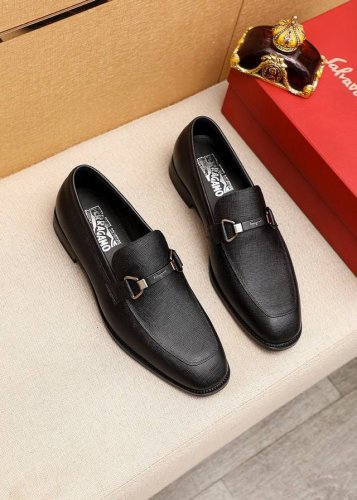 商品商标：Ferragamo 菲拉格慕 休闲皮鞋 正码码数: 38-44 45.46订制 商品材料：精选 进口头层十字纹牛皮鞋面+奢华五金扣，进口水染牛皮内里。