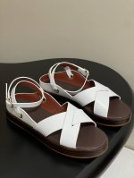 loro piana 诺悠翩雅 Lp 25S春夏新款交叉带厚底凉鞋露跟绕带设计极简风复古凉鞋 leo平底露趾凉鞋是夏季日常穿搭的理想之选 步履之间尽显优雅与舒适