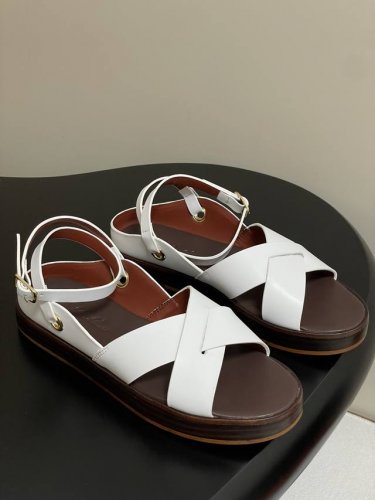 loro piana 诺悠翩雅 Lp 25S春夏新款交叉带厚底凉鞋露跟绕带设计极简风复古凉鞋 leo平底露趾凉鞋是夏季日常穿搭的理想之选 步履之间尽显优雅与舒适