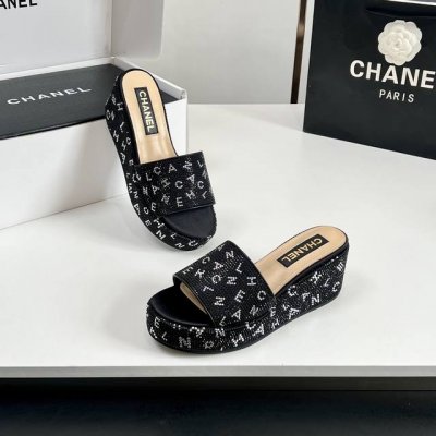 工厂P出 实物拍摄太美啦Chanel2025新款呢子水钻厚底拖鞋坡跟防水台凉拖鞋、凉鞋 真的太美啦吧！ 香奈儿属于夏天的颜色 仙女必备爆款 太喜欢这双鞋了 Ch