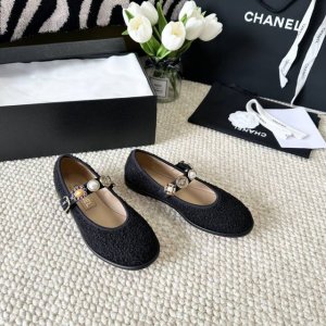 chane L 小香家24A 手工坊系列 小羊皮玛丽珍，小圆头 可爱指数十颗星 精致山茶花五金装饰玛丽珍单鞋 深肉粉色 高密度毛巾内里，脚感超舒服 意大利进口牛