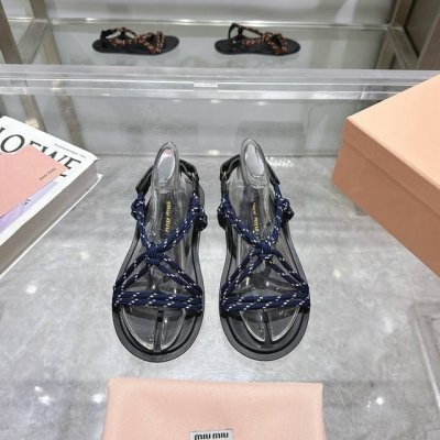 miumiu*缪缪 25夏季新品 全球最火凉鞋 出现在各大时装杂志封面 各路明星 小红书博主着用 搭配长裙 鞋面 牛皮 绳子 内里 羊皮内里 码数 35-41