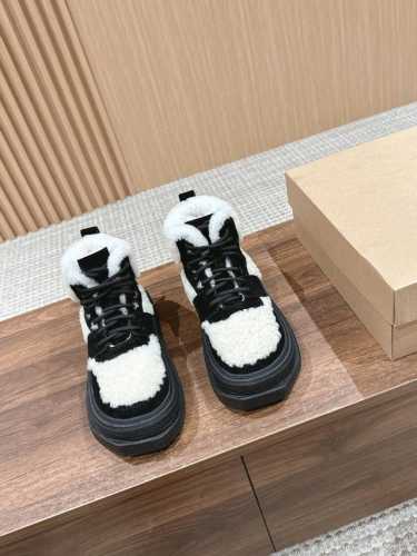 顶级品质 # 一直在流行的泰迪卷卷毛，她总是那么的经典，不管她在哪个地方总是能够嗅到她独有的香！味，一款由她做成的休闲时尚风格的马丁靴，她来了送给你冬天的温暖，