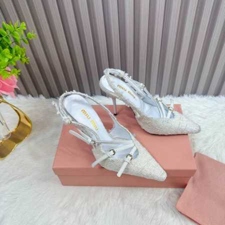 工厂 2025 新款新品 MIU MIU 全新超美装饰搭配,时尚淑女气质十足 双色拼接 又不乏美艳色彩,外侧附带弹力象巾 上脚非常方便意大利引进的原版楦头是最新 - 点击图像关闭